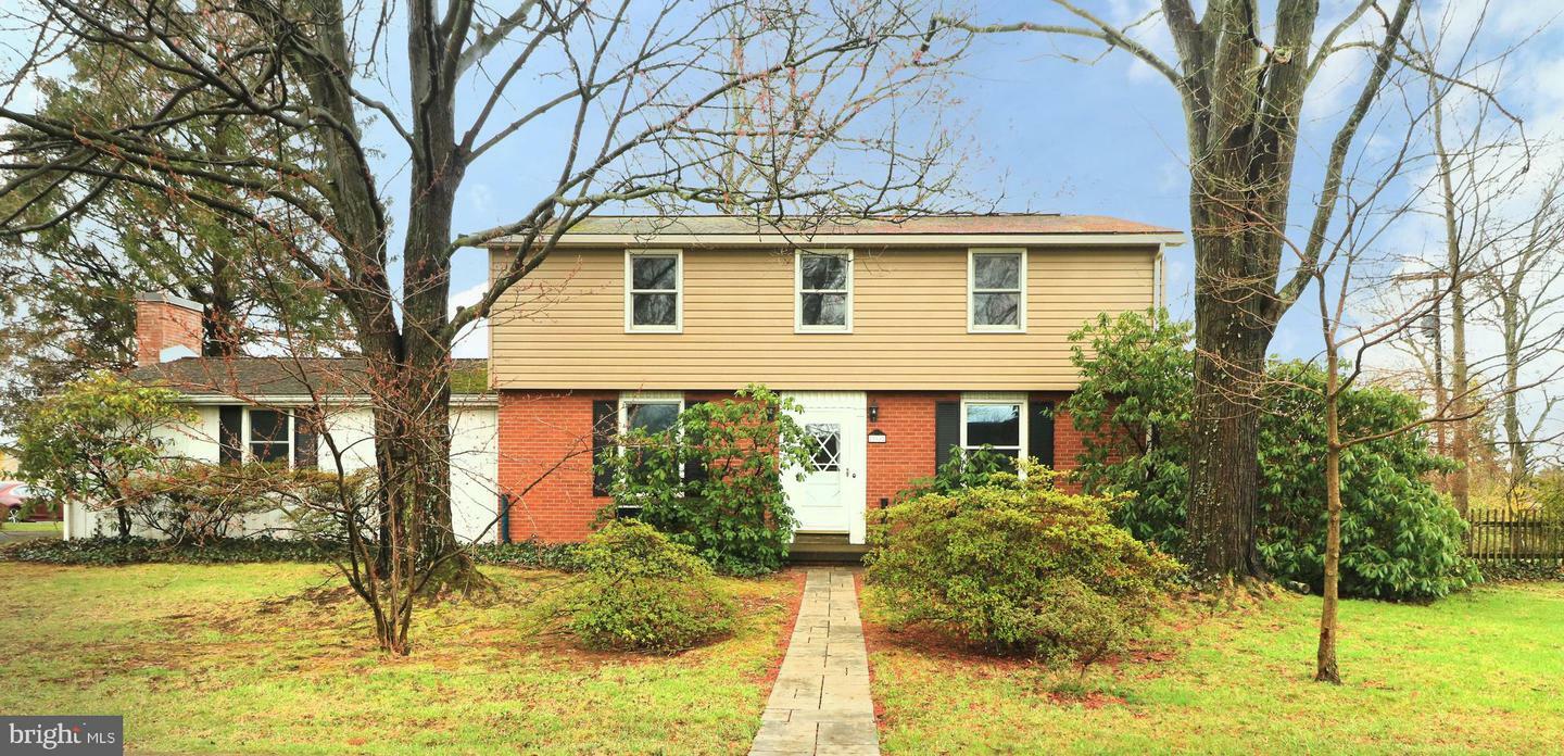 Property Photo: 168 E North Hills Place PA 16803