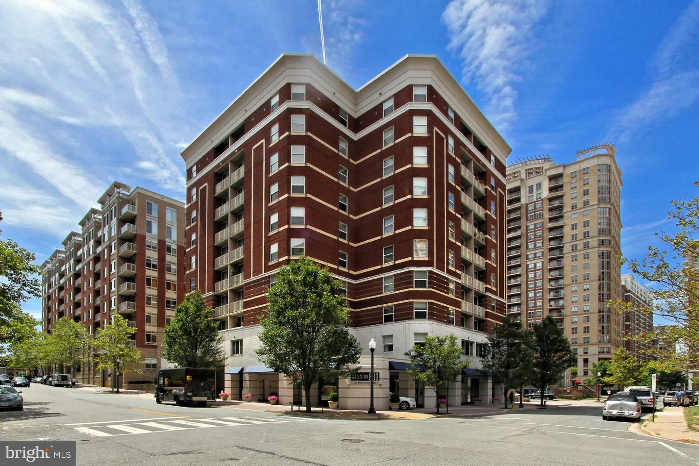 Property Photo: 880 N Pollard Street 503 VA 22203