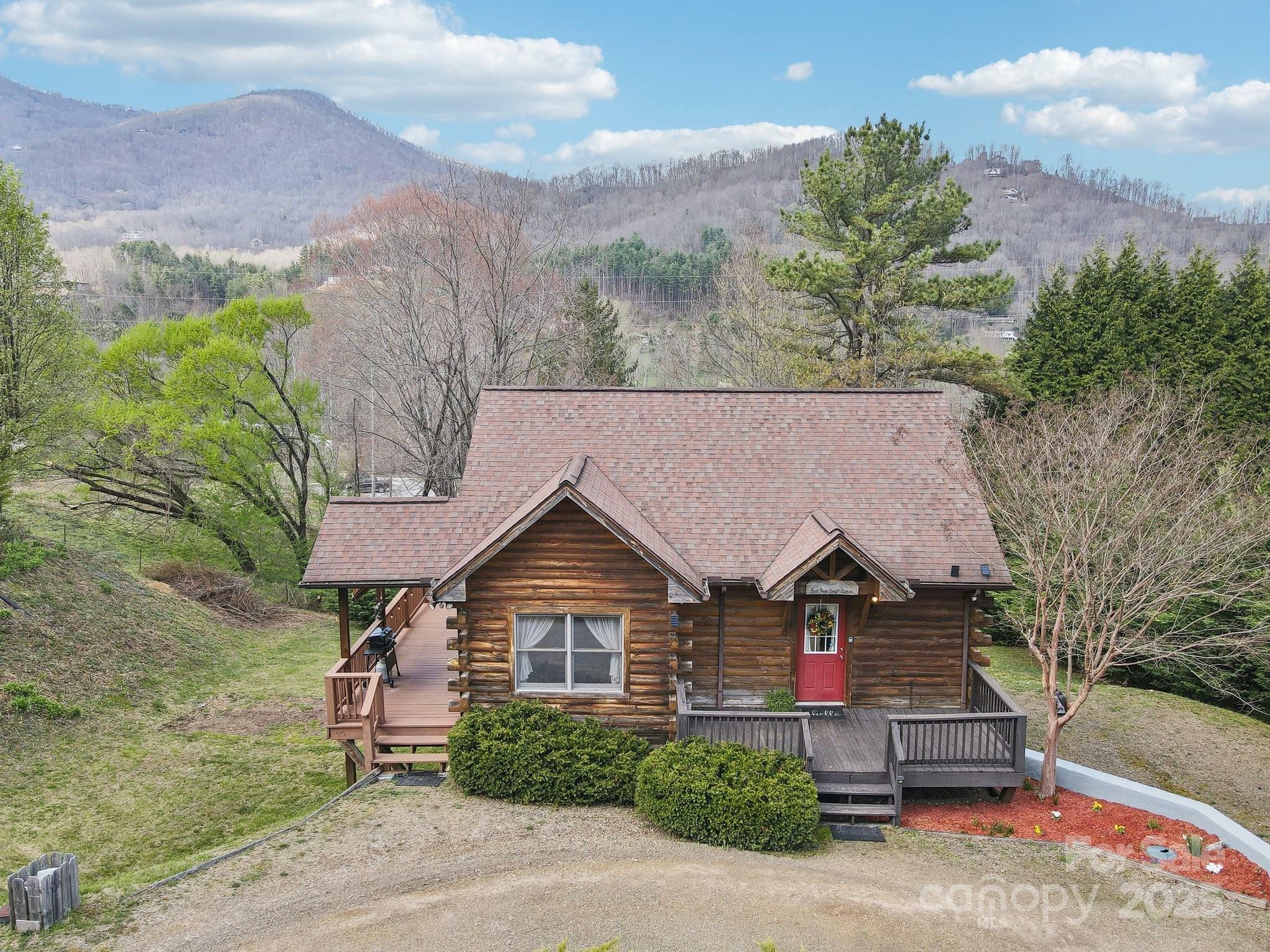Property Photo: 36 Cheyenne Court NC 28751