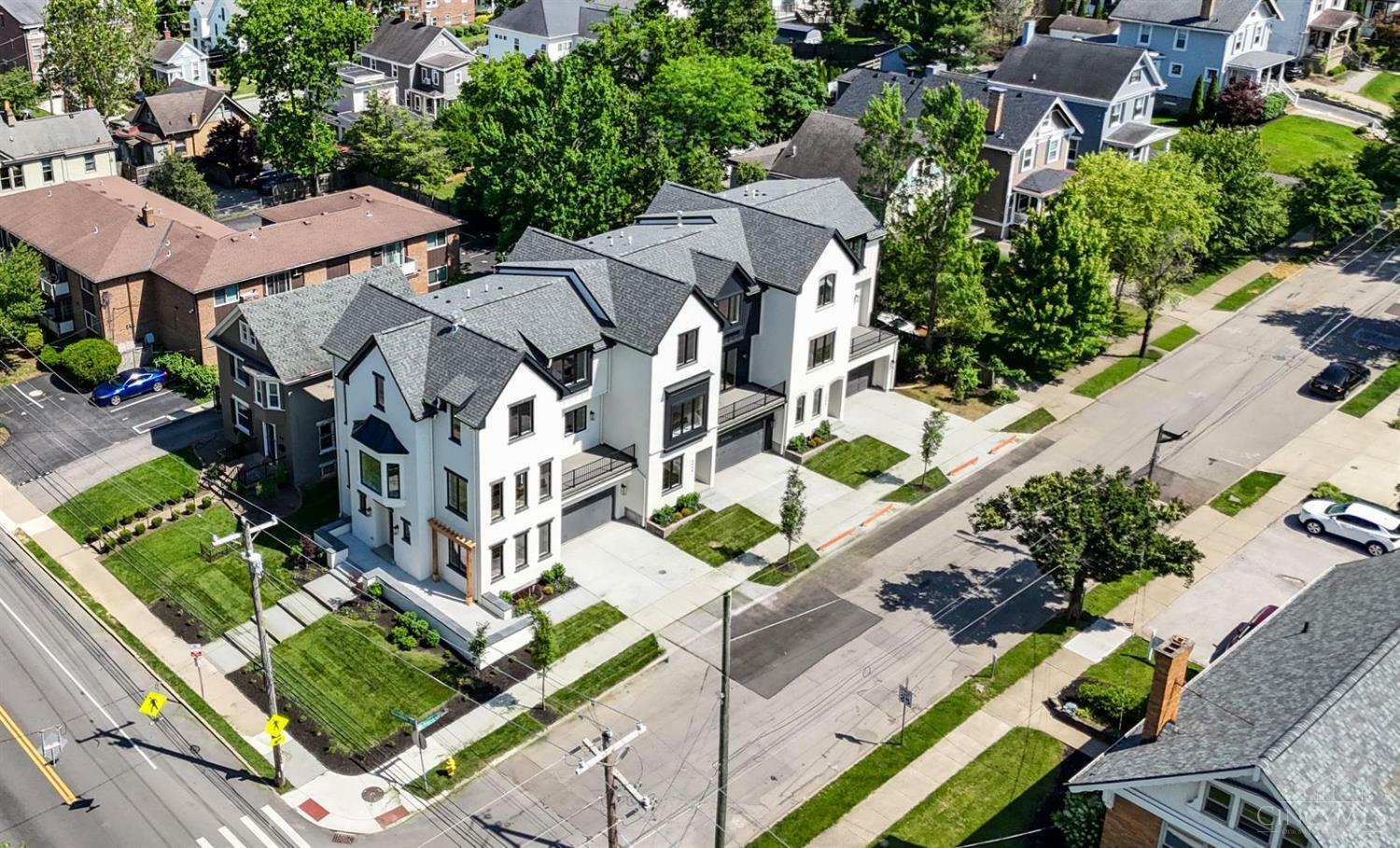 Property Photo: 2739 Observatory Avenue OH 45208