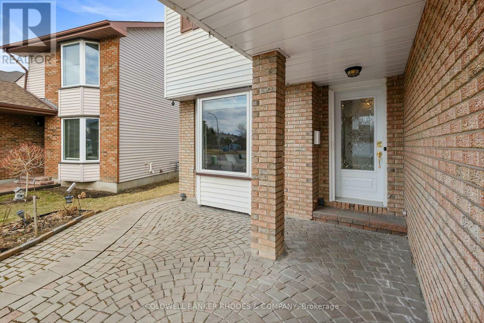 Property Photo: 2184 East Acres Road ON K1J 9A7