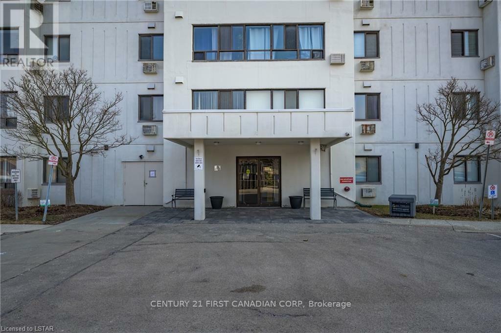 Property Photo: 135 Baseline Road West 402 ON N6J 4W4