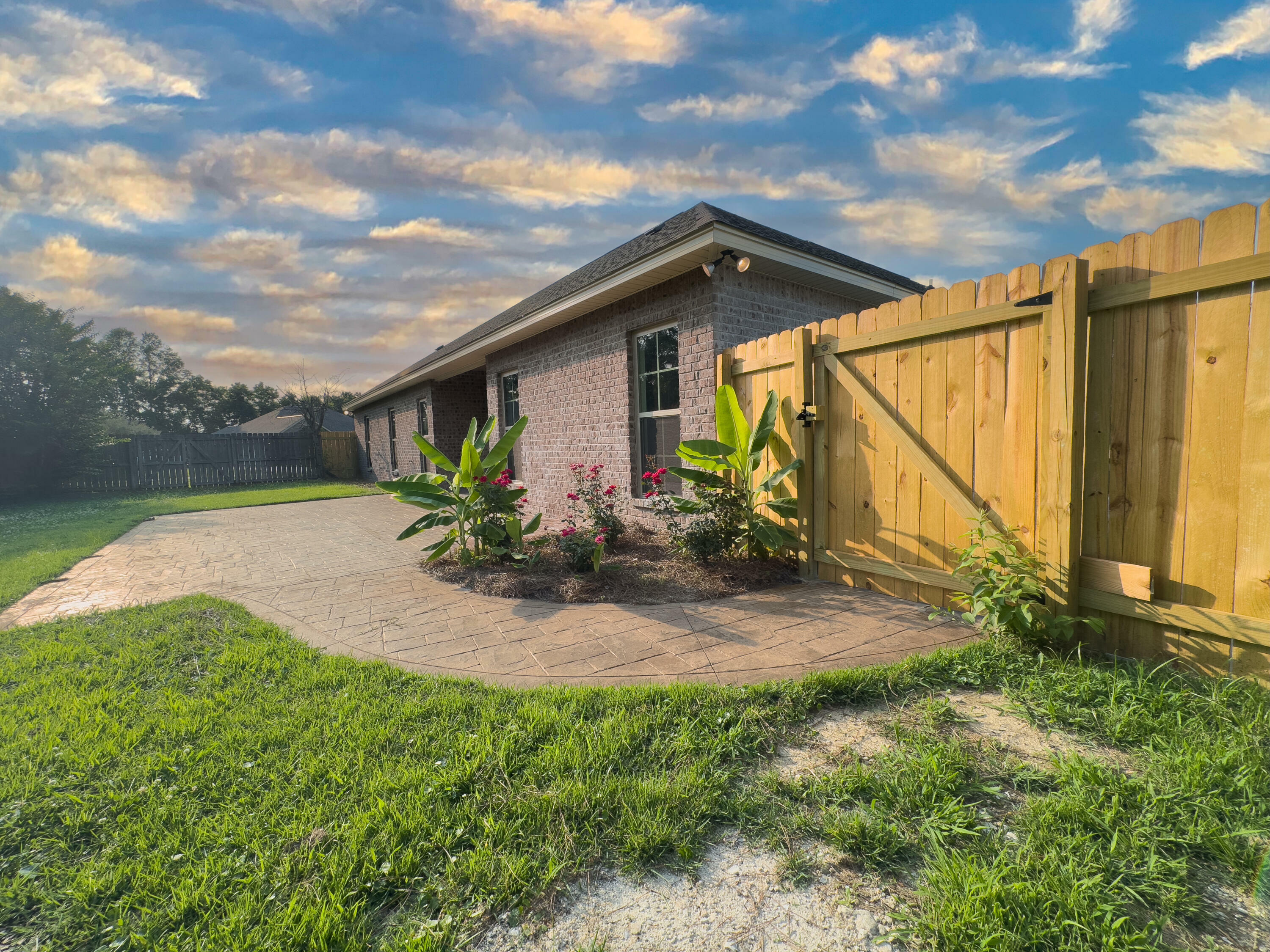 Property Photo: 66 Lakeland Cir. MS 39465