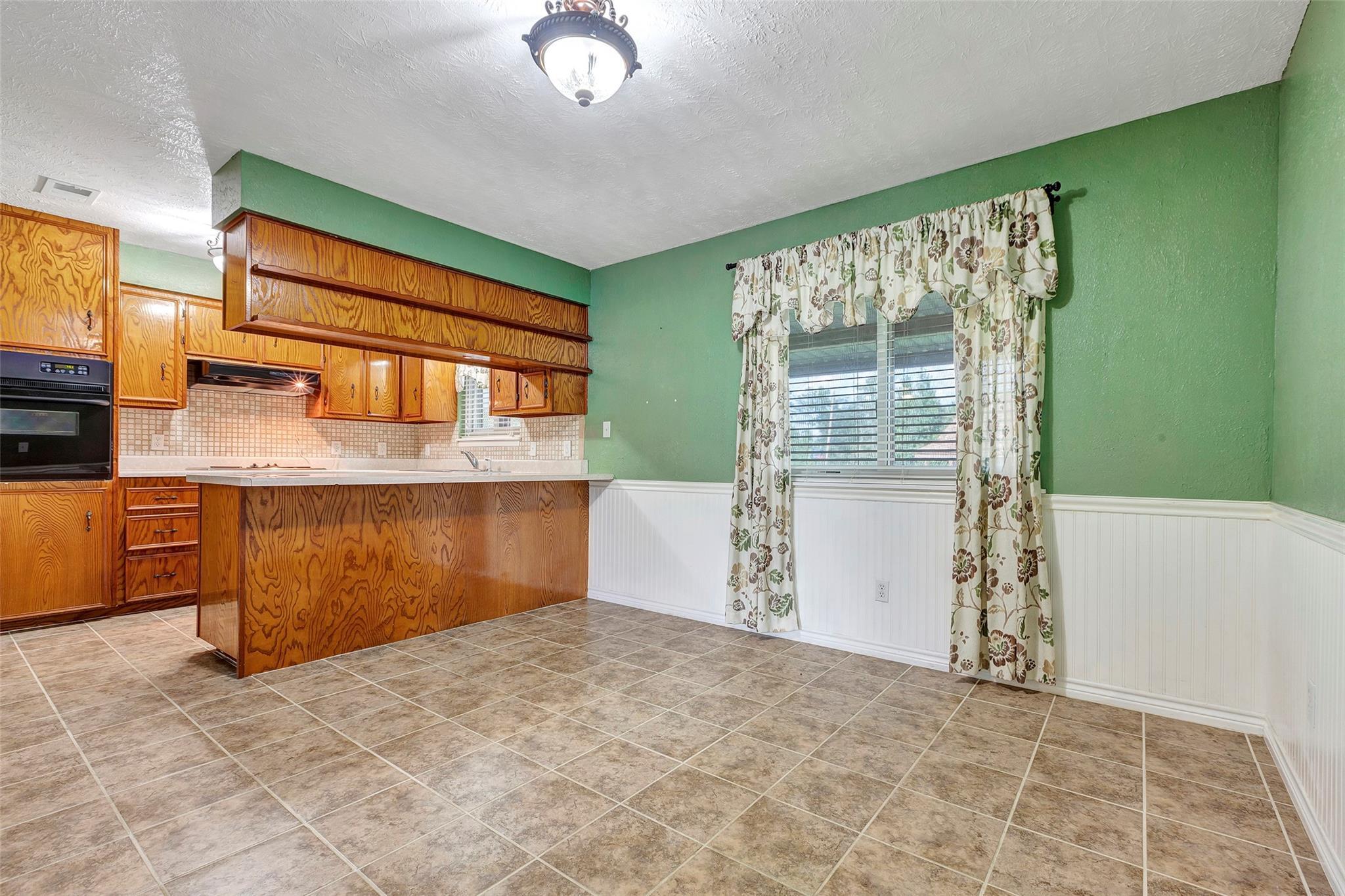 Property Photo: 302 Walnut Cove TX 77360