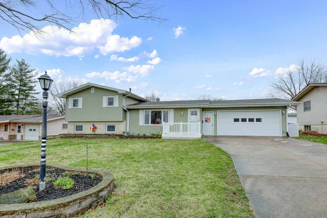 Property Photo: 409 Farmer Street IA 50219