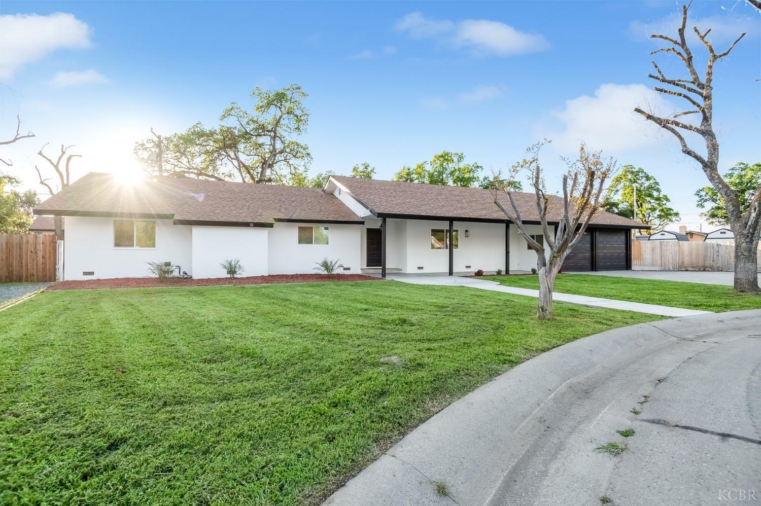 Property Photo: 2905 S Encina Street CA 93277