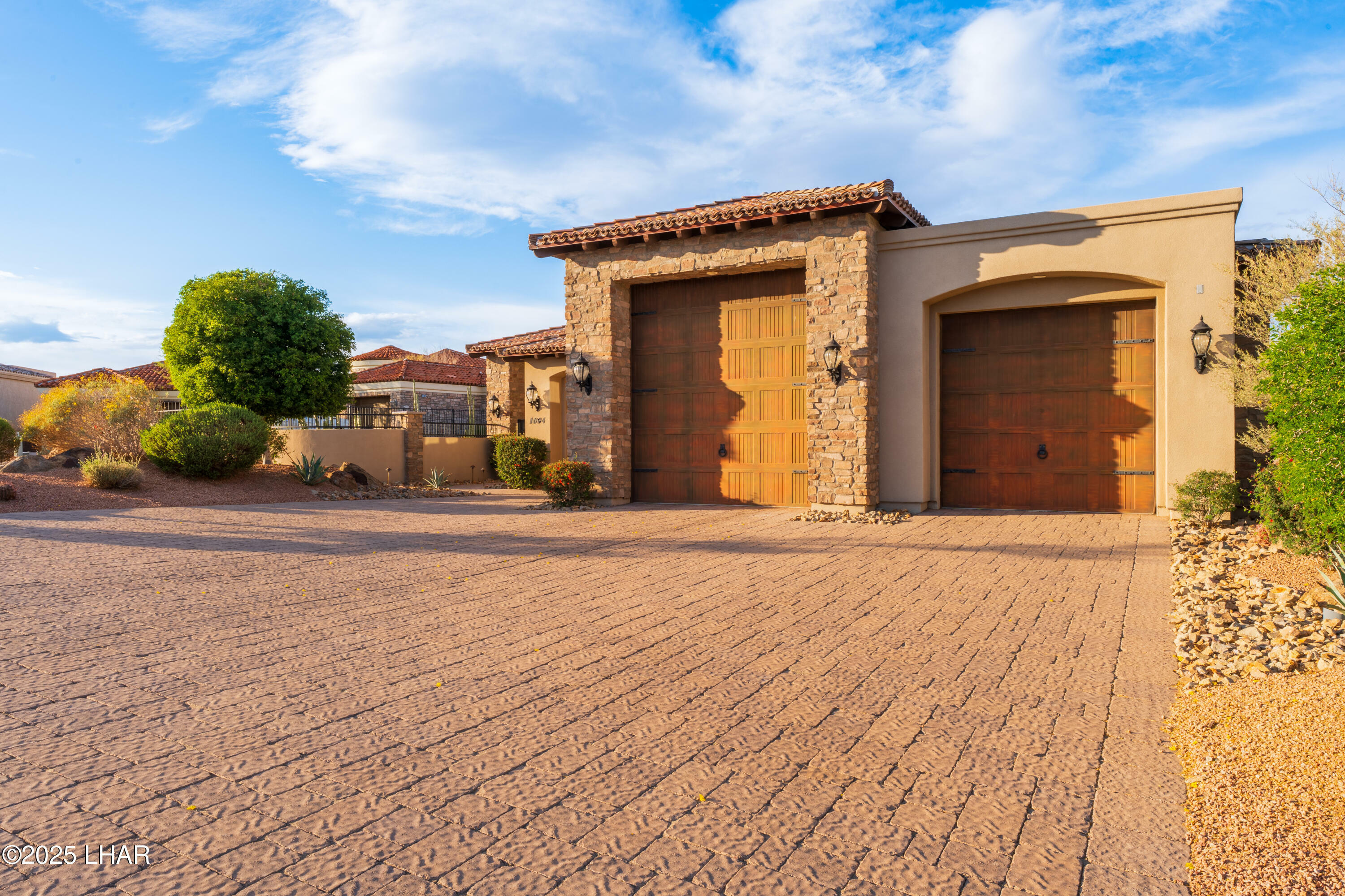 Property Photo: 1694 E Tradition Ln AZ 86404
