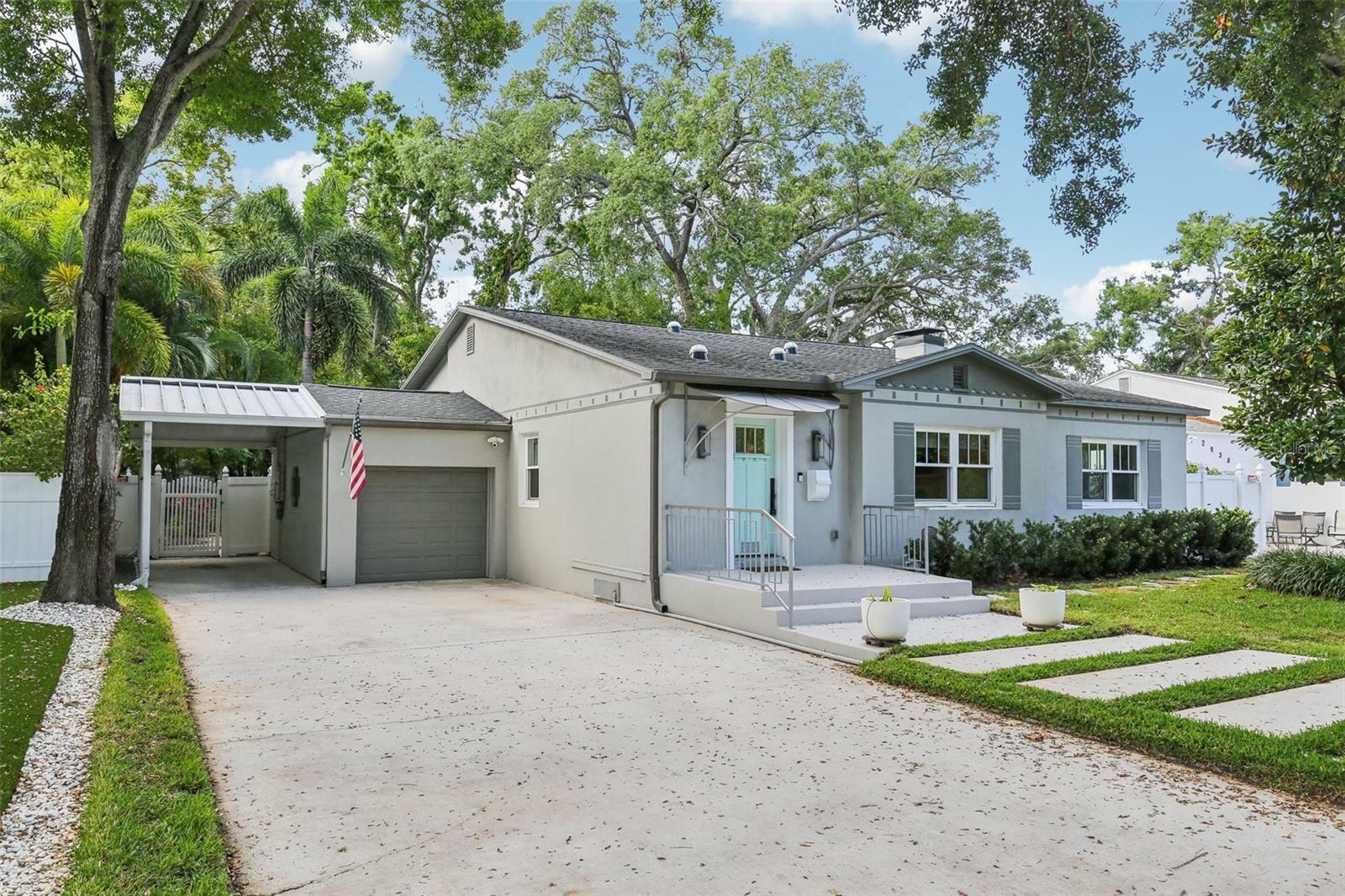 Property Photo: 2934 W Coachman Avenue FL 33611