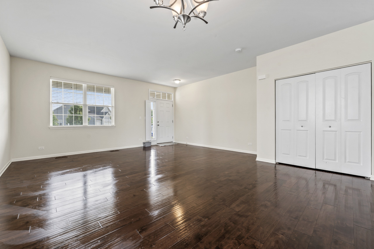 Property Photo:  282 Willington Way  IL 60543 
