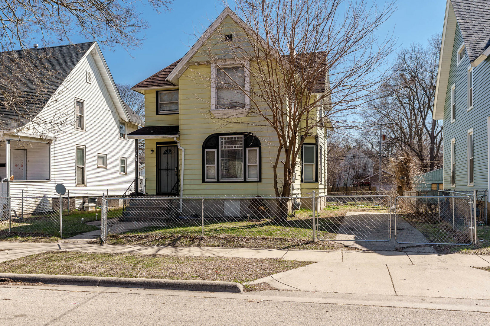 Property Photo: 725 N Horsman Street IL 61101