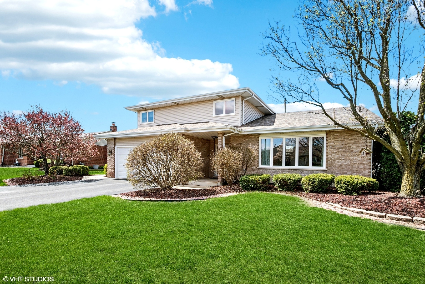 Property Photo: 681 Vanderbilt Drive IL 60451