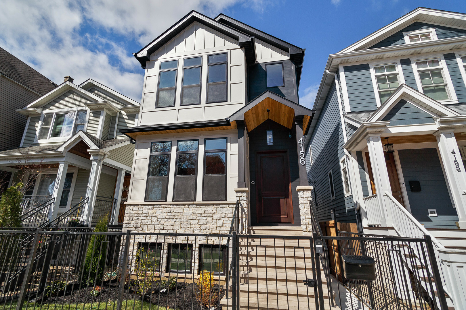 Property Photo: 4156 N Leavitt Street IL 60618