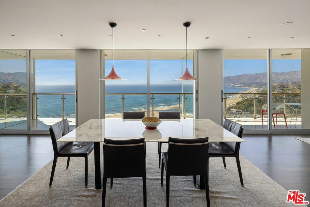 Property Photo: 201 Ocean Avenue 1606P CA 90402