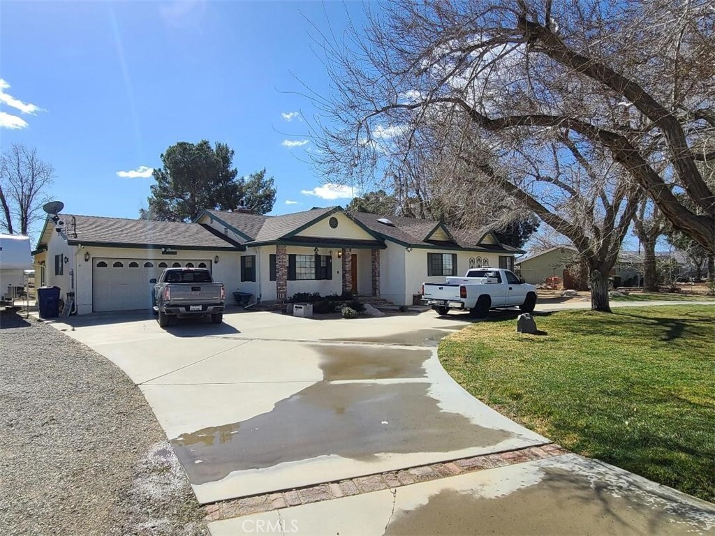 Property Photo: 2110 W Avenue M8 CA 93551