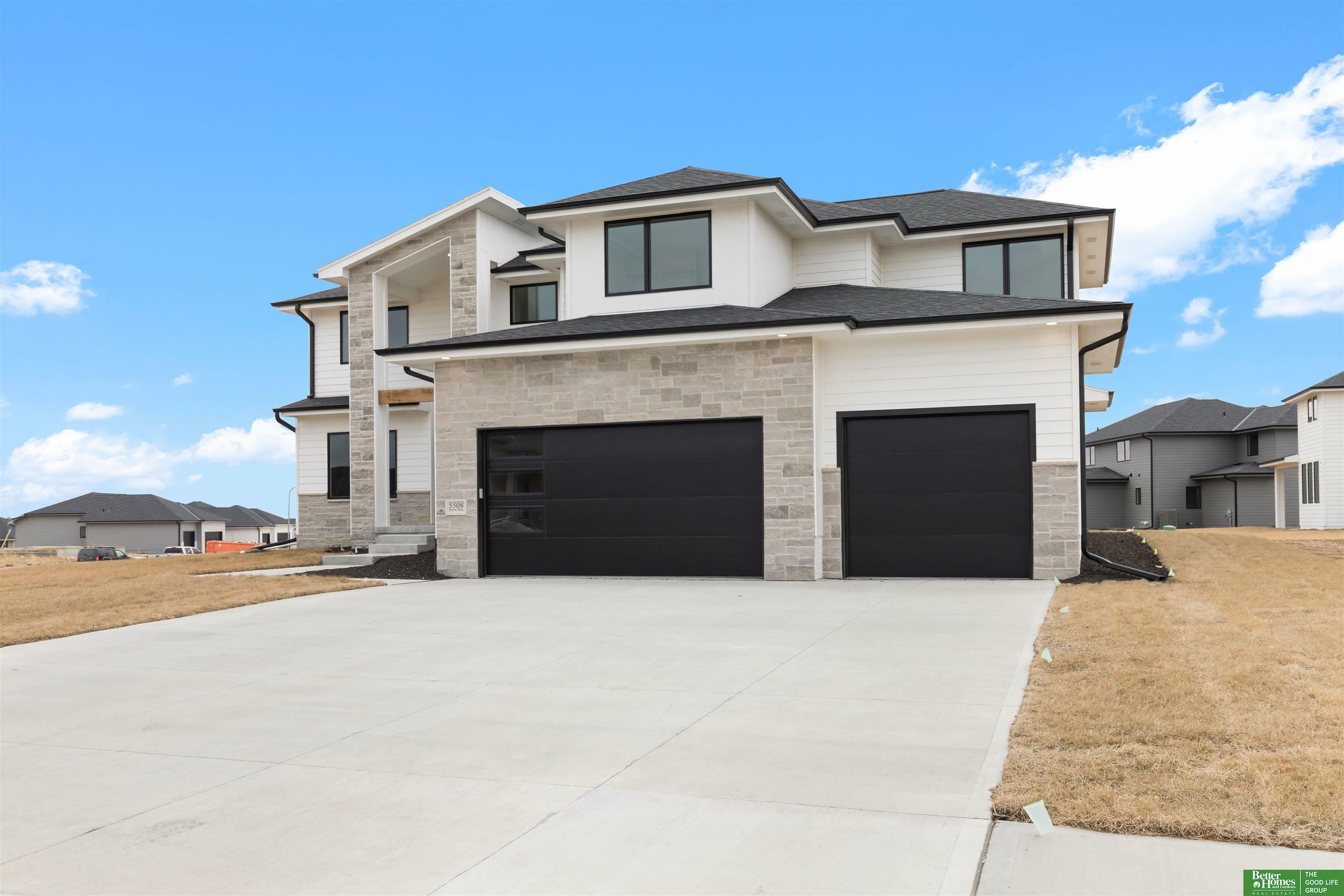 Property Photo: 5508 Kestrel Parkway NE 68022