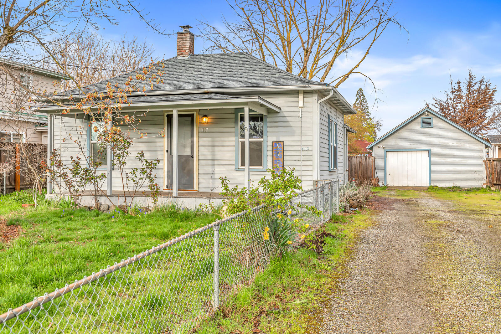 Property Photo:  412 Laurel Street  OR 97501 