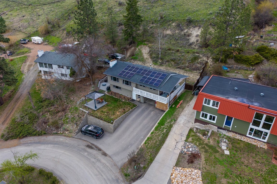 Property Photo: 4326 Karindale Road BC V2B 8N1