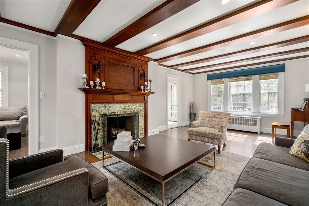 Property Photo: 185 Valentine St MA 02465