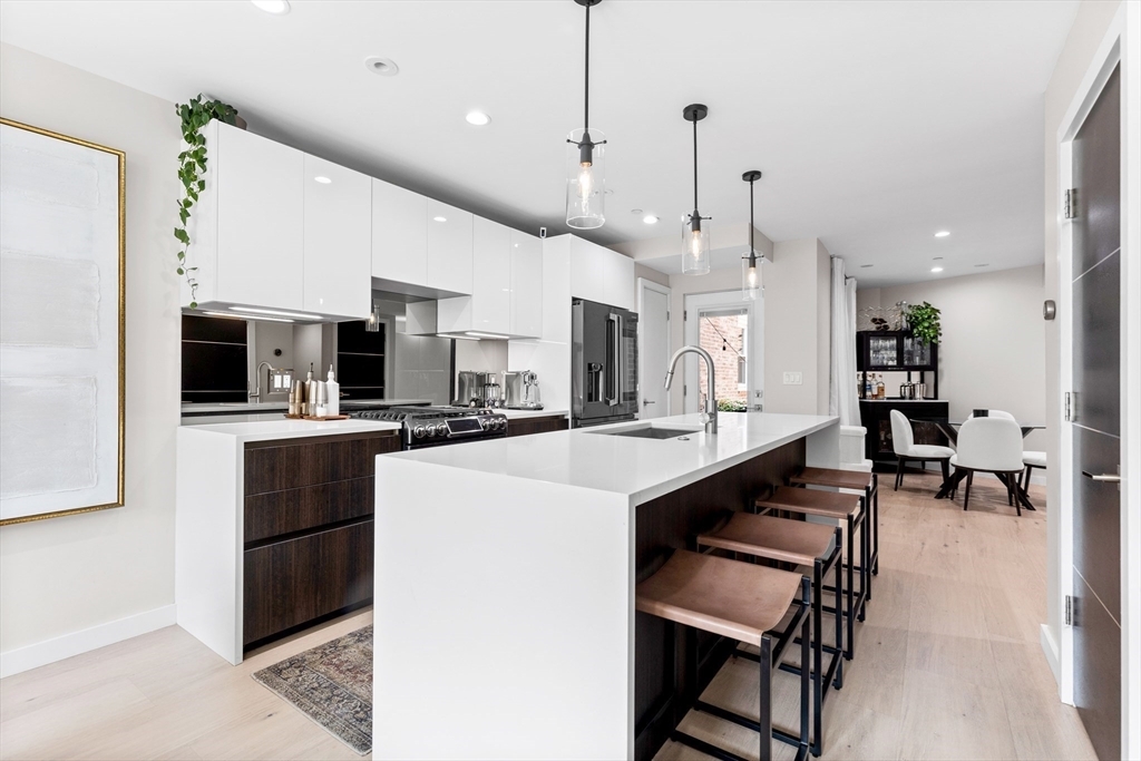 Property Photo: 55 Hull St 1 MA 02113