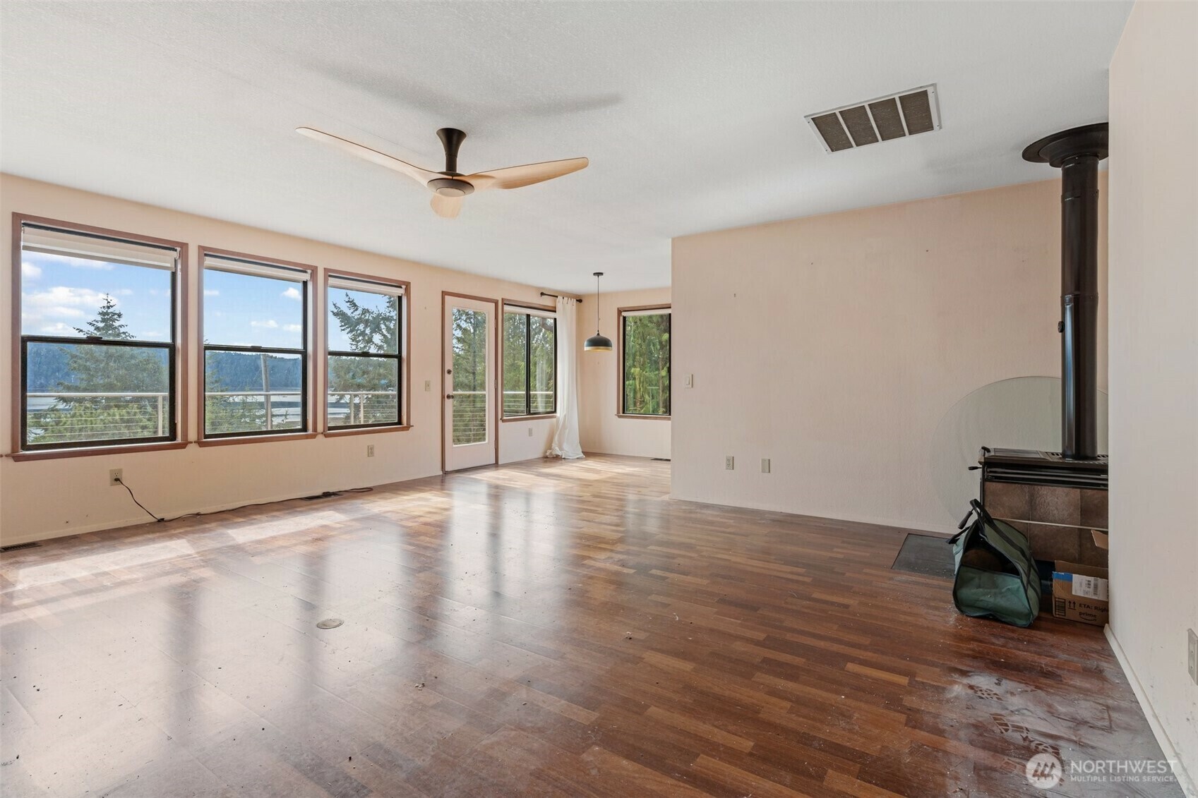 Property Photo: 10 N Sharon Ave WA 98548