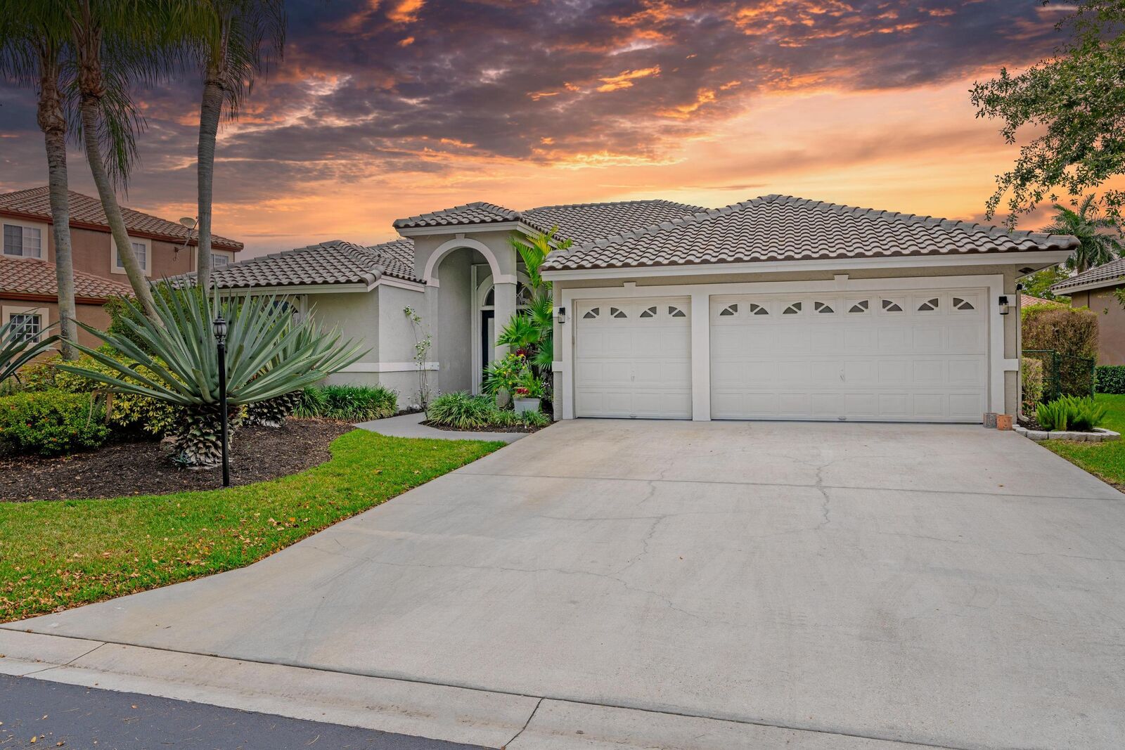 Property Photo:  6552 NW 99th Avenue  FL 33076 