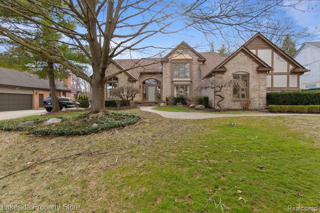 Property Photo: 2440 Kingscross Drive MI 48316