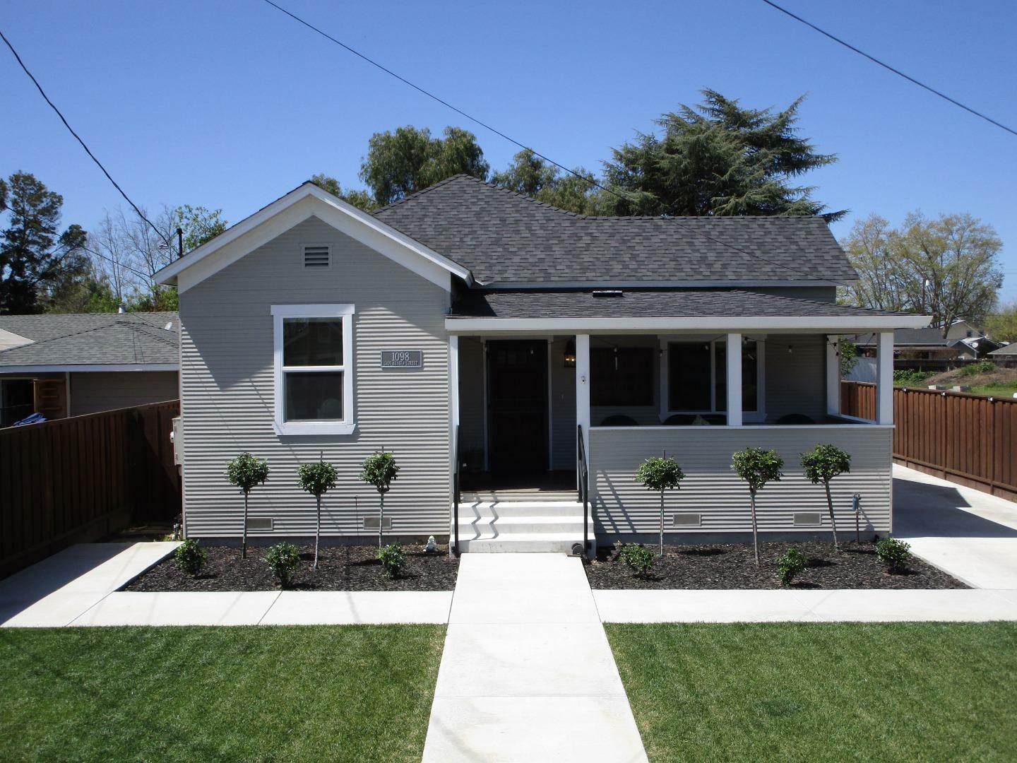 Property Photo:  1098 San Benito Street  CA 95023 