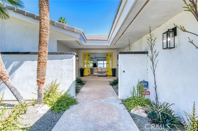 Property Photo: 76010 Fairway Drive CA 92210
