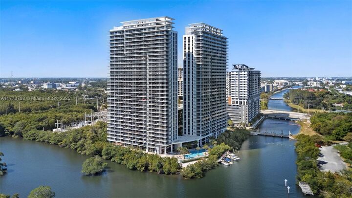 16385 Biscayne Blvd 1019  North Miami Beach FL 33160 photo