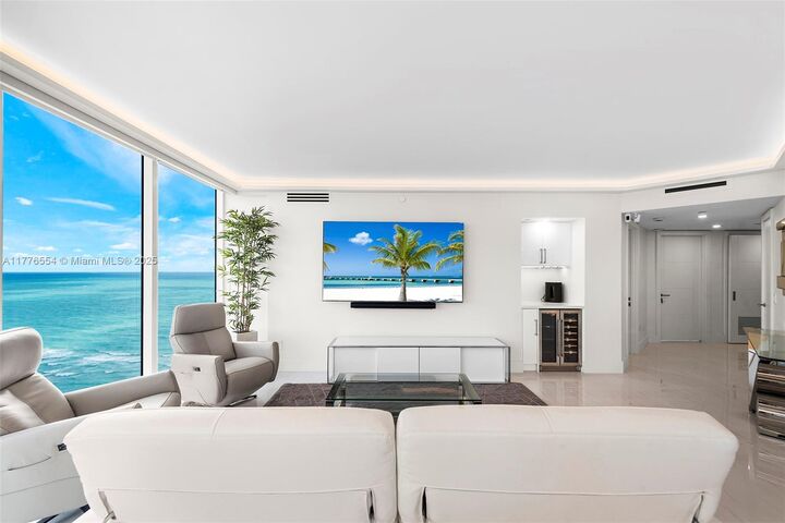Property Photo: 4775 Collins Ave 2607 FL 33140