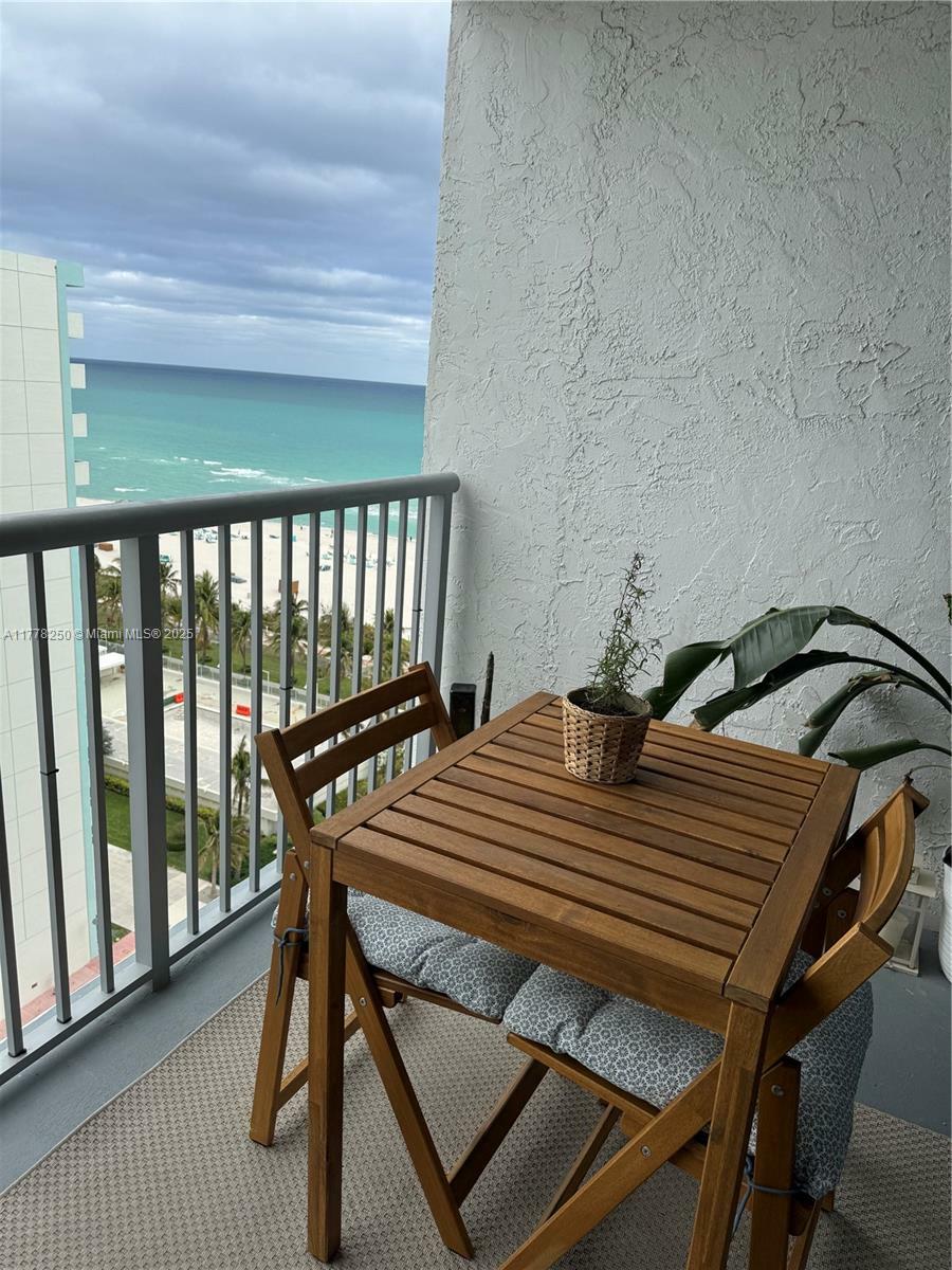 Property Photo: 2655 Collins Ave 1705 FL 33140
