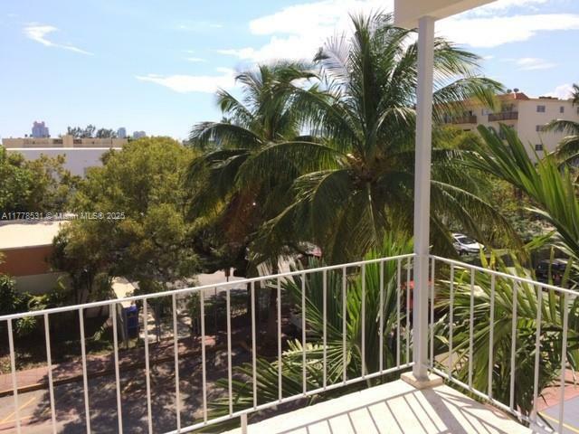 Property Photo: 641 Espanola Way 32 FL 33139