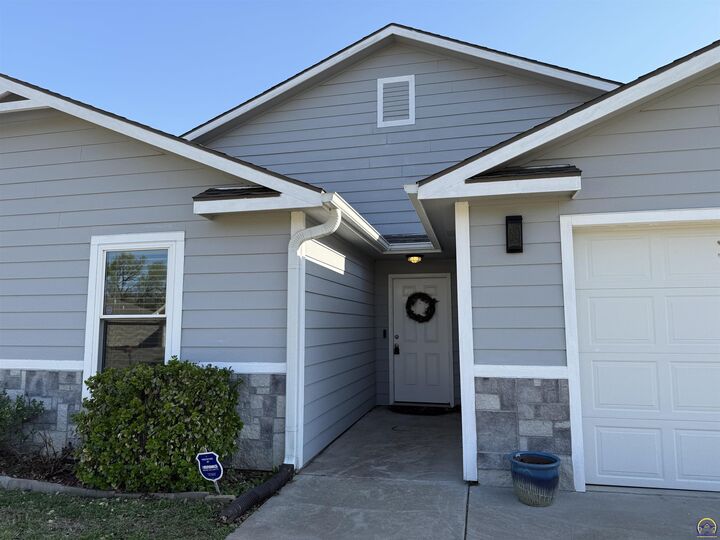 303 NE Aspen Ln  Topeka KS 66617 photo