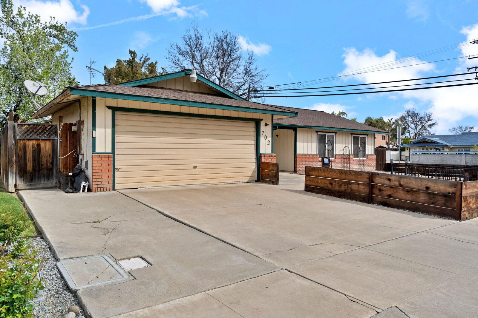 Property Photo:  702 W Cortner Street  CA 93230 