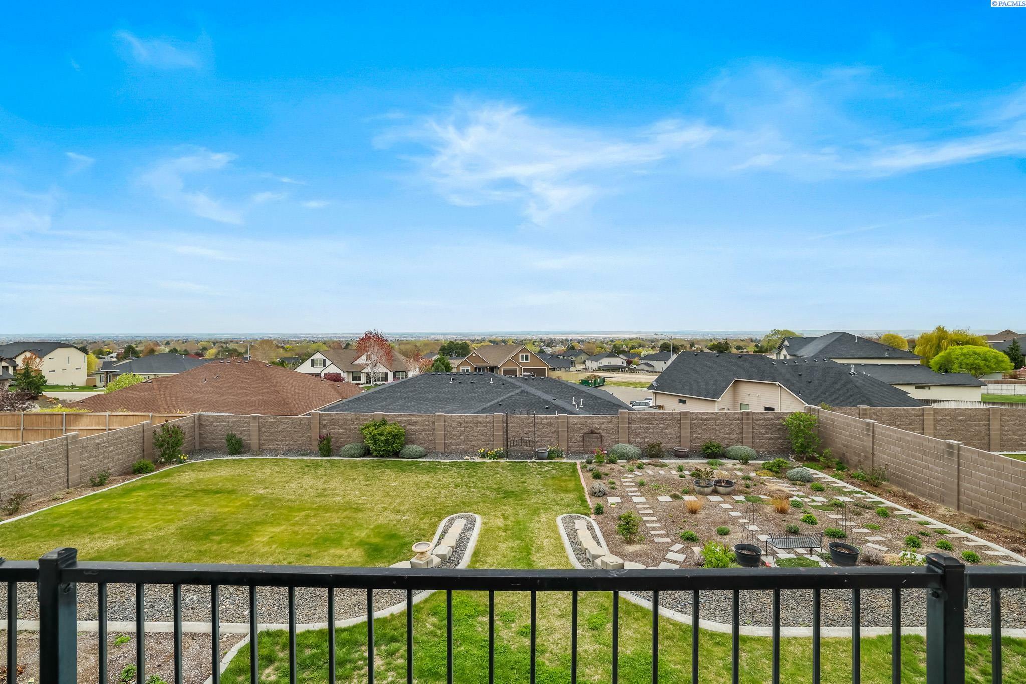 Property Photo: 2204 W 50th Avenue WA 99337