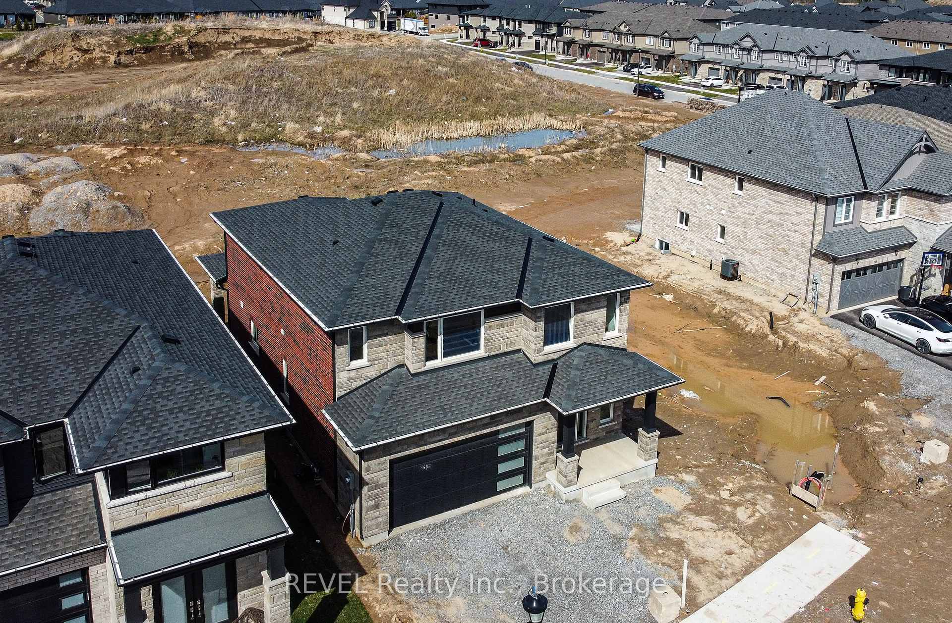 Property Photo: 111 Acacia Road ON L0S 1E6