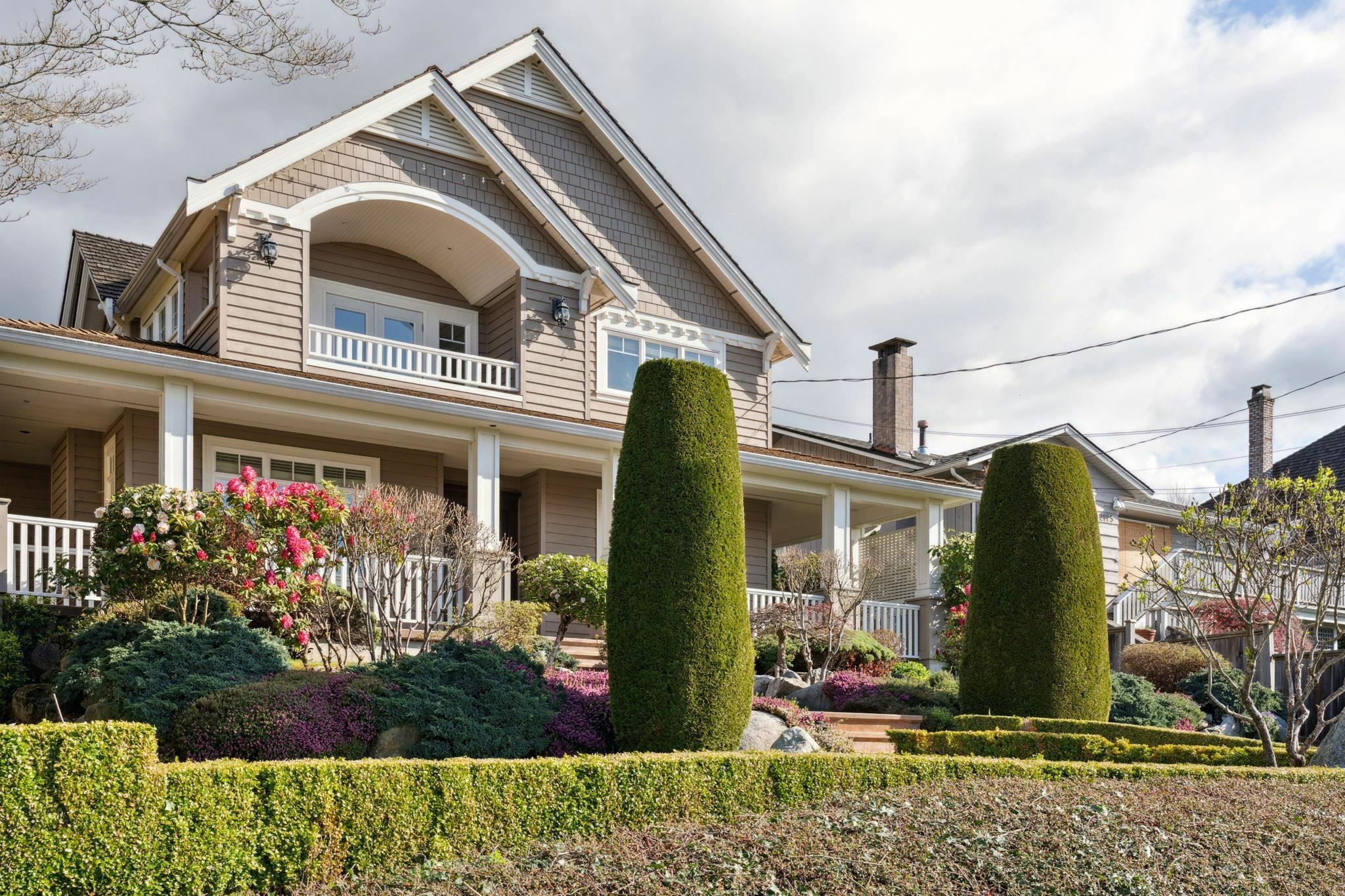 Property Photo: 2185 Lawson Avenue BC V7V 2E1