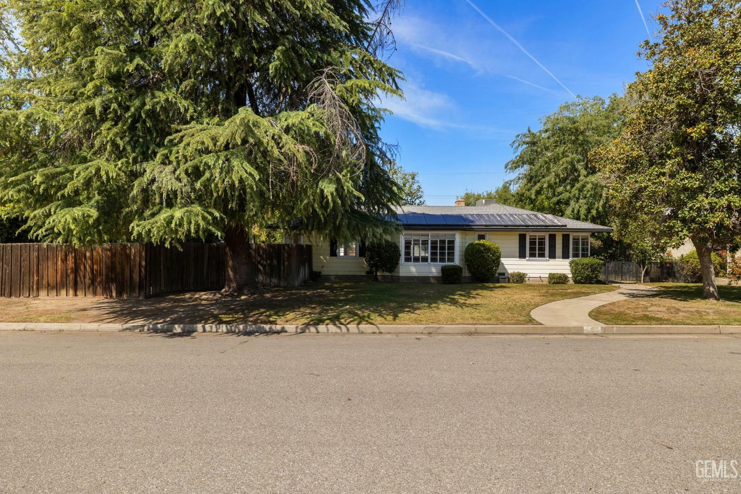 Property Photo: 2301 Beech Street CA 93301