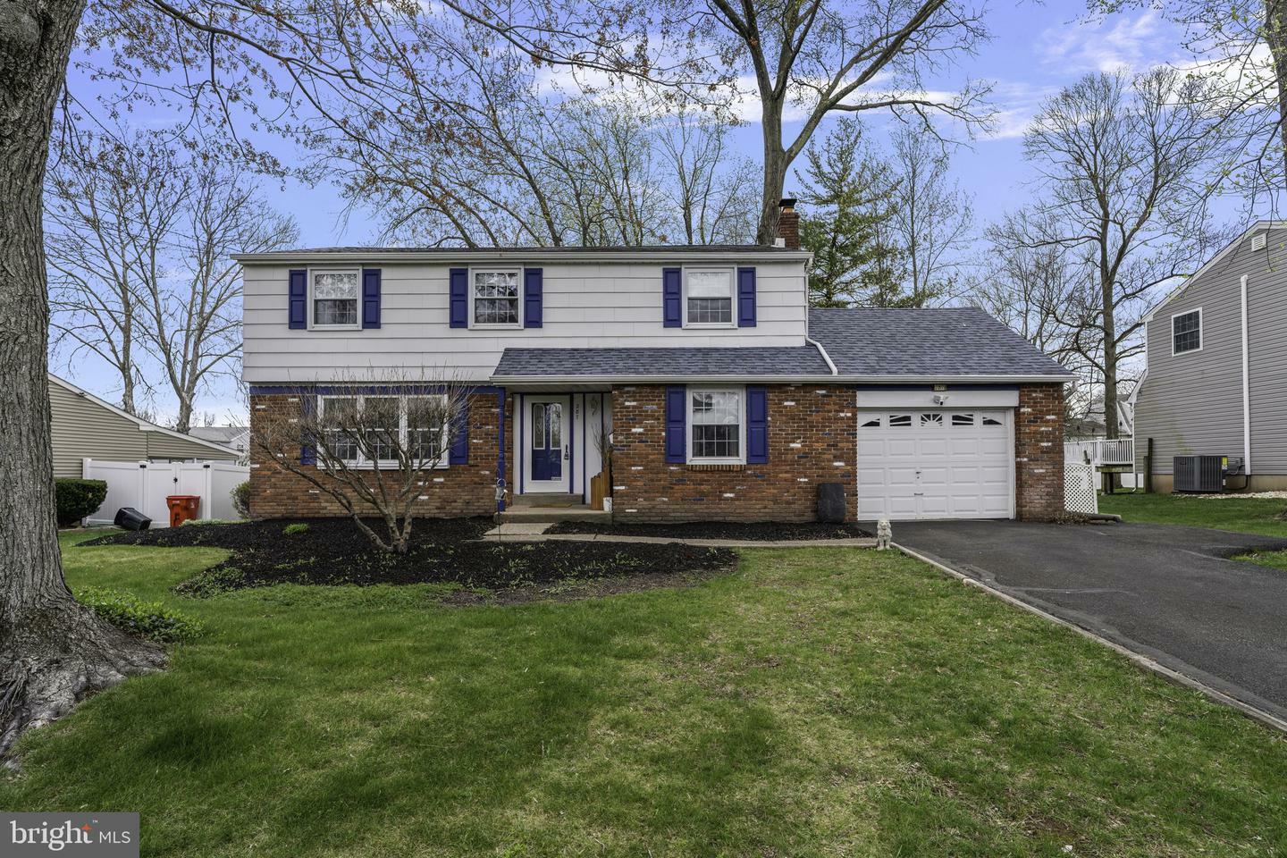 Property Photo: 287 Essex Road PA 18974
