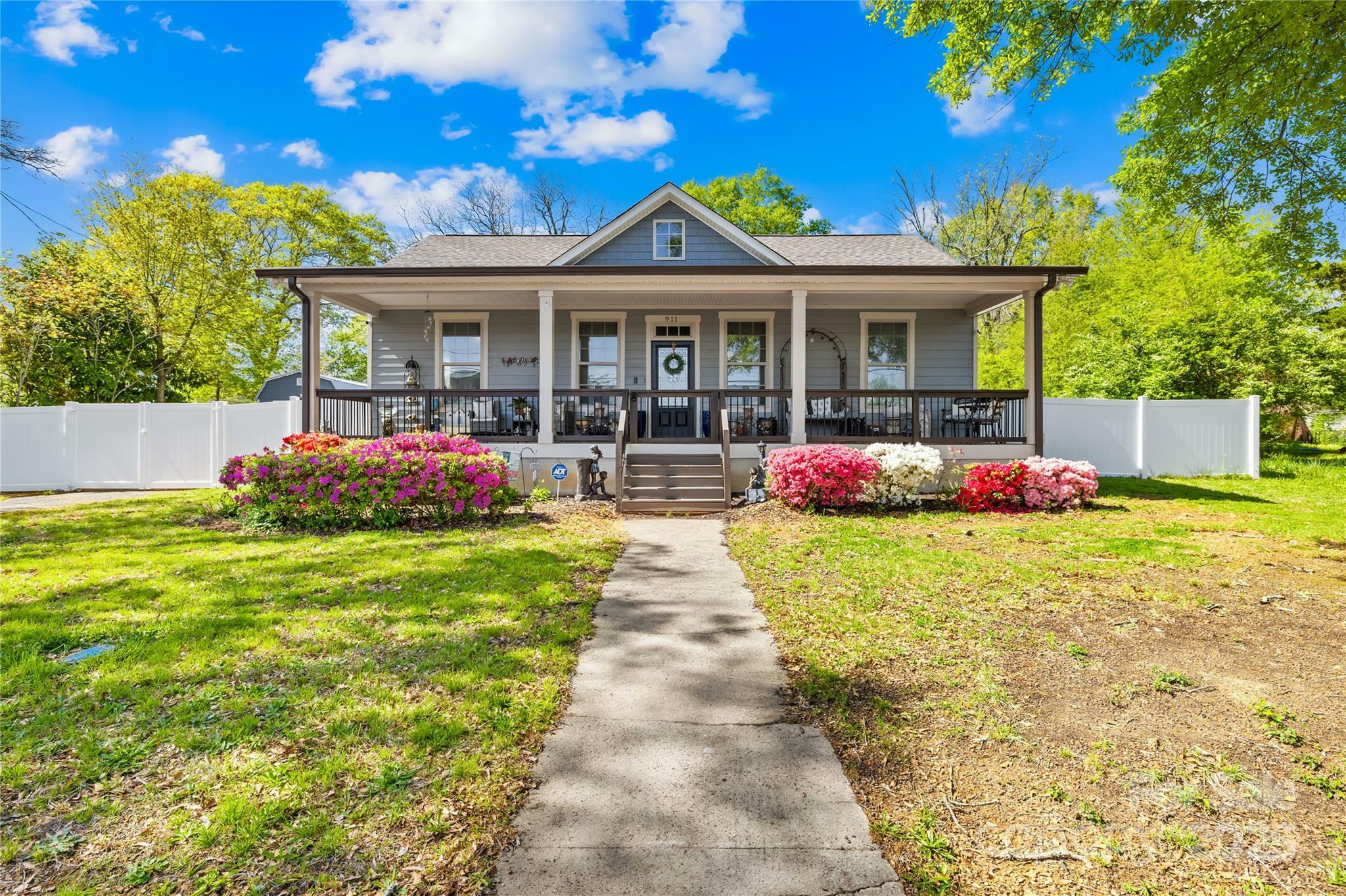 Property Photo: 911 Earl Street NC 28150