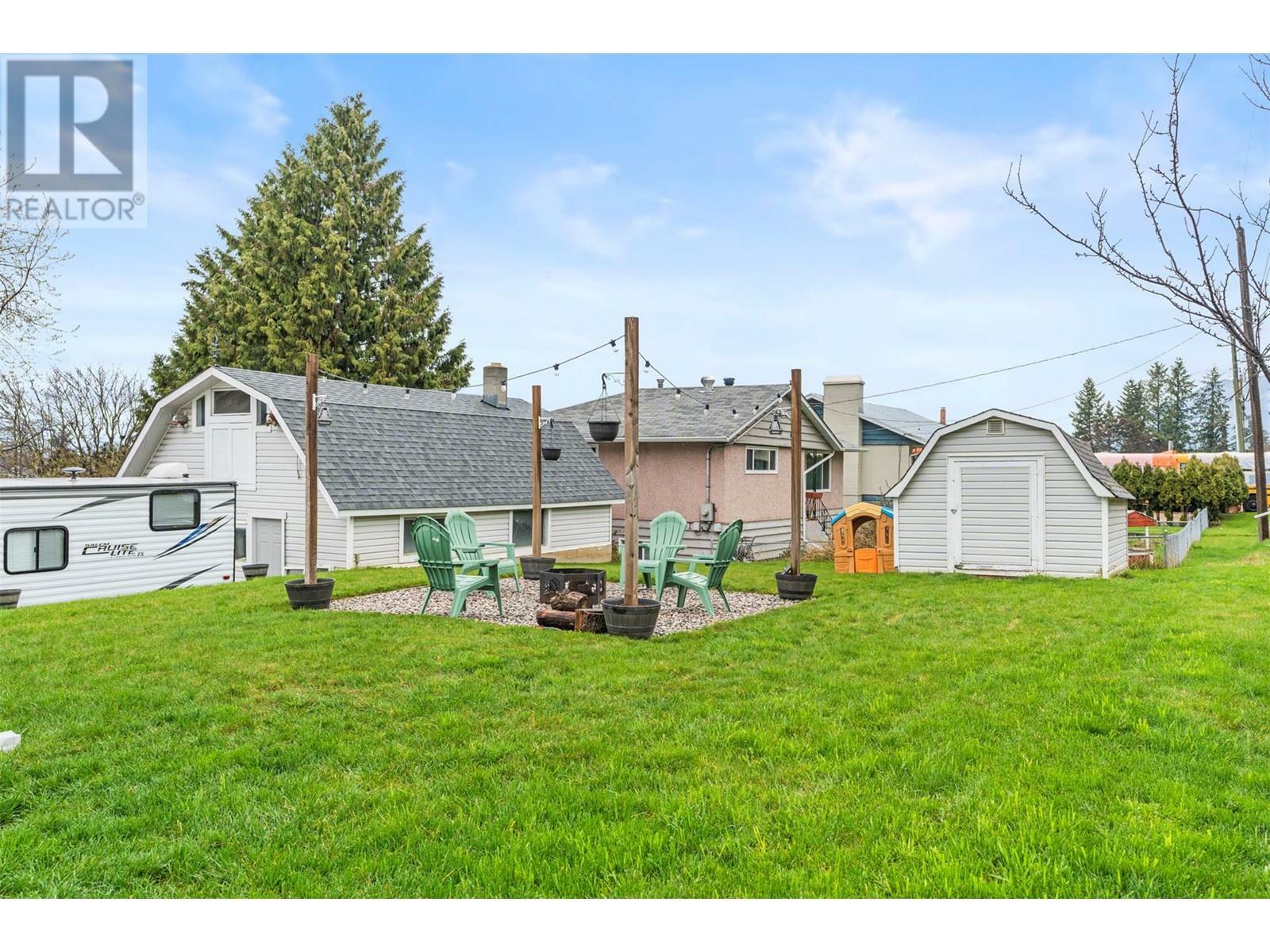 Property Photo: 391 7 Street Southeast BC V1E 4E3
