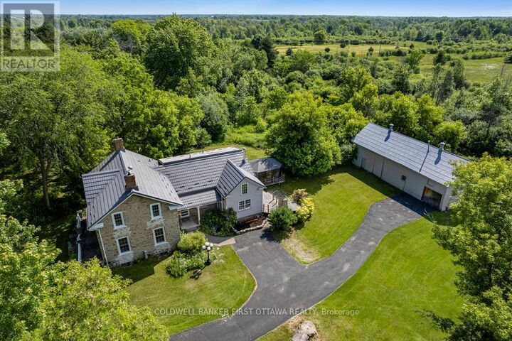 Property Photo:  28 South Street  ON K7H 2G1