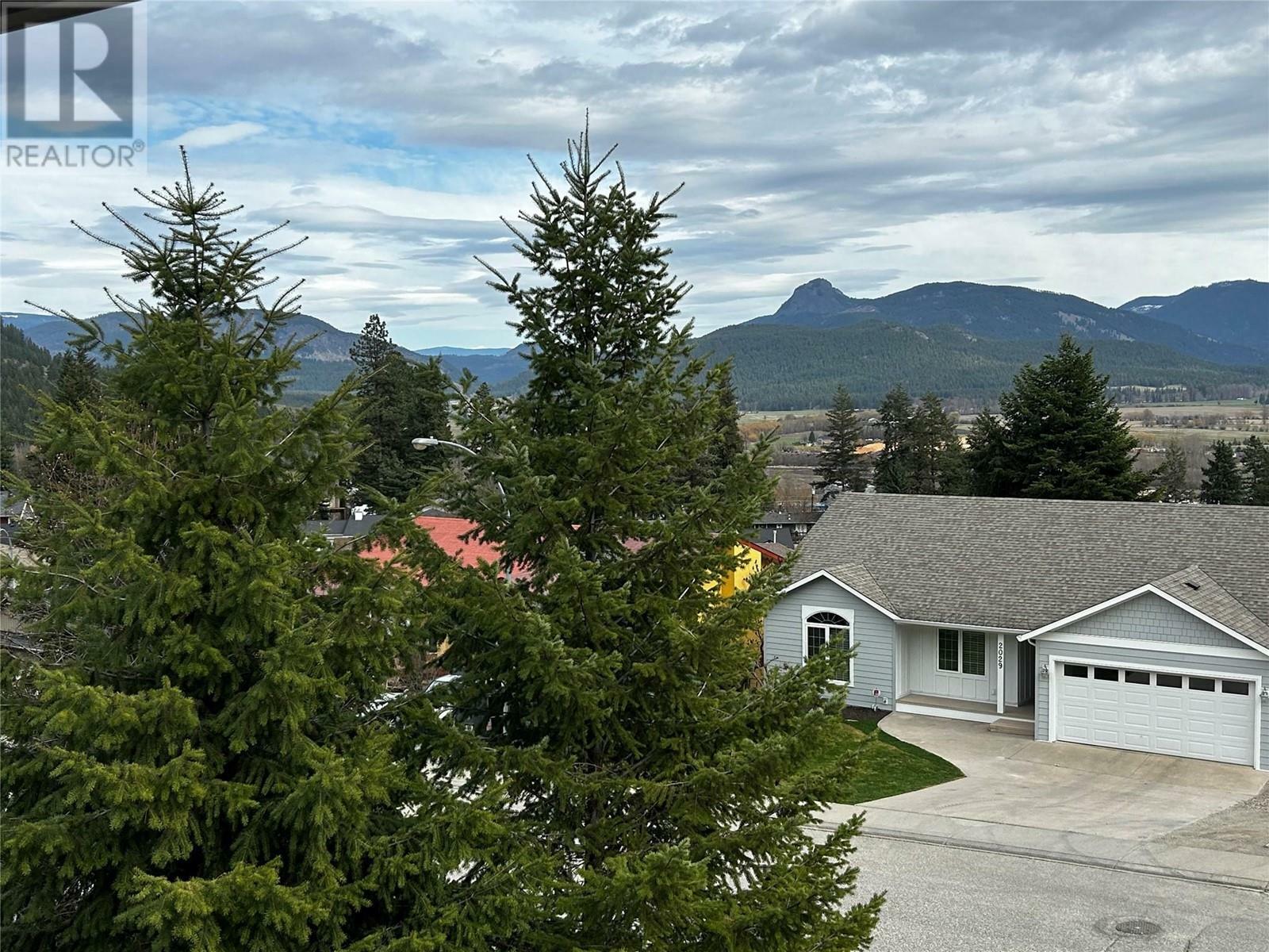 Property Photo: 2024 Mountain View Avenue BC V0E 2G0