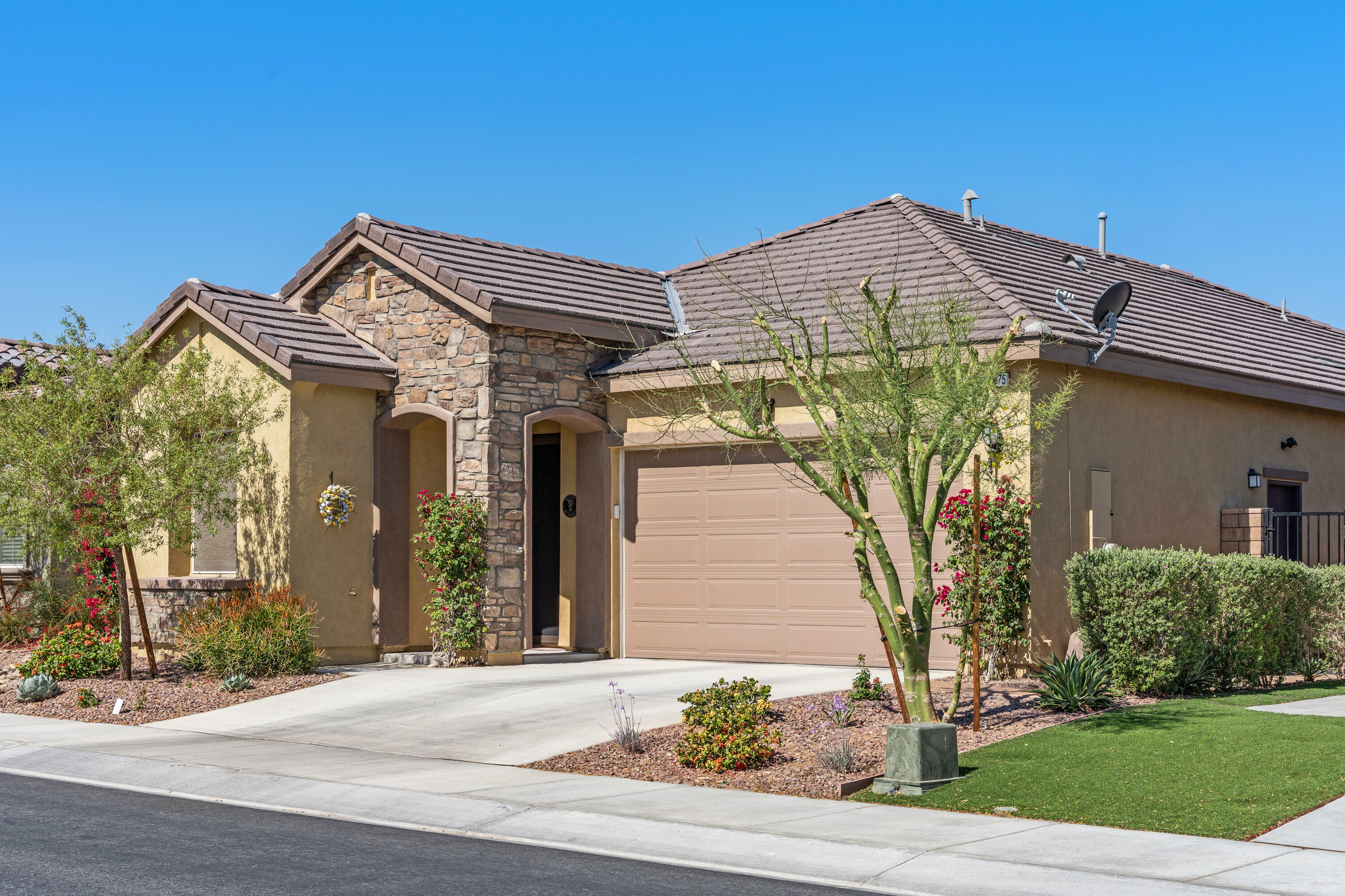 Property Photo: 43875 Treviso Drive CA 92203