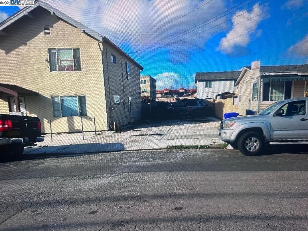 Property Photo: 1317 Chanslor Ave CA 94801