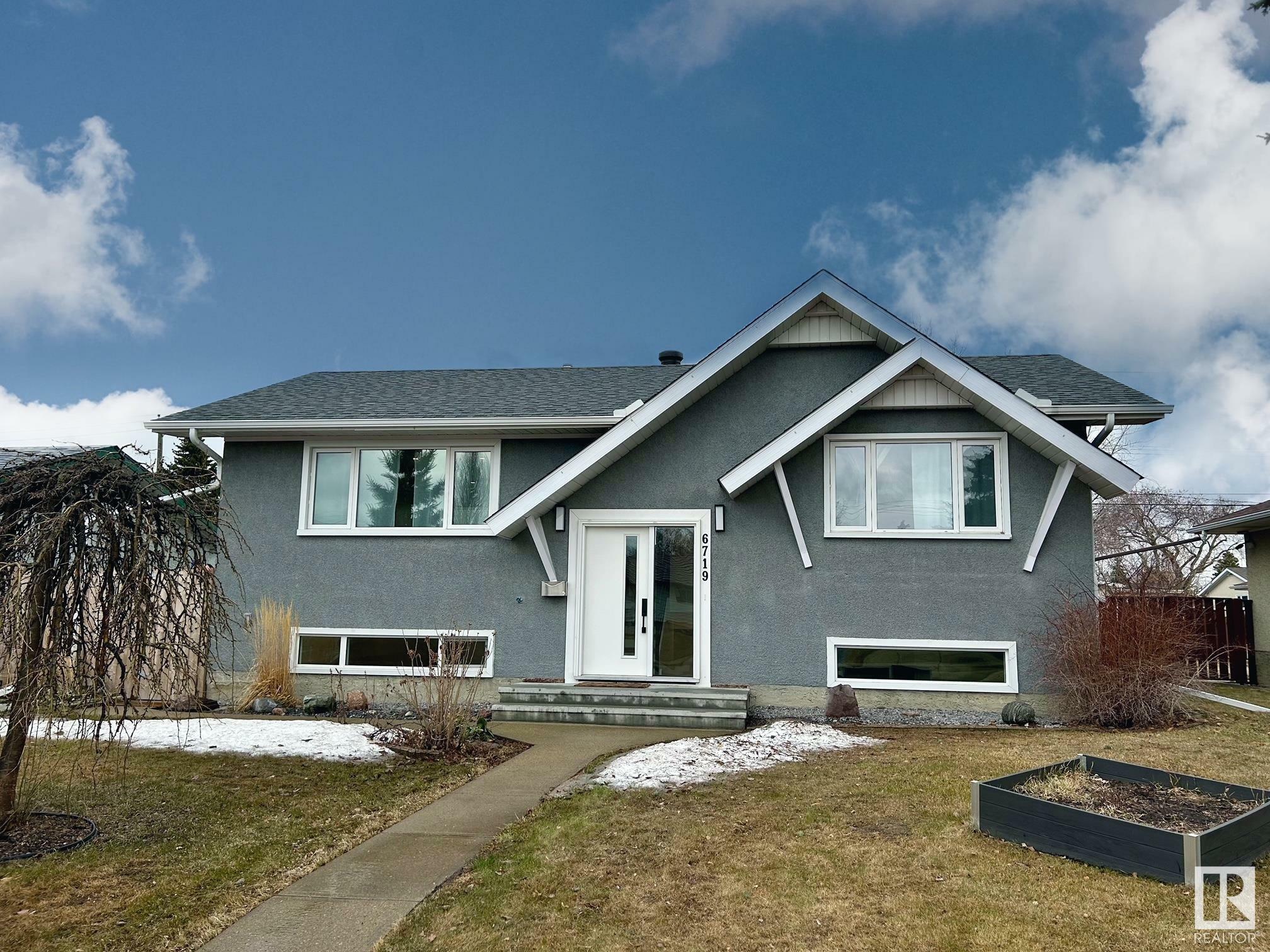 Property Photo: 6719 94B Avenue NW AB T6B 0Z5
