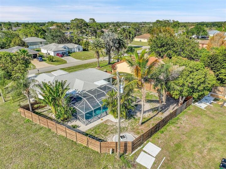 Property Photo: 326 SW Covington Rd FL 34953