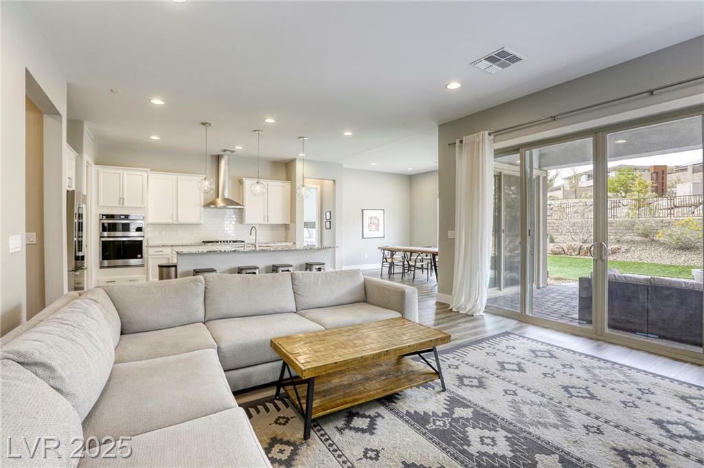 Property Photo: 11137 Black Fire Opal Drive NV 89138