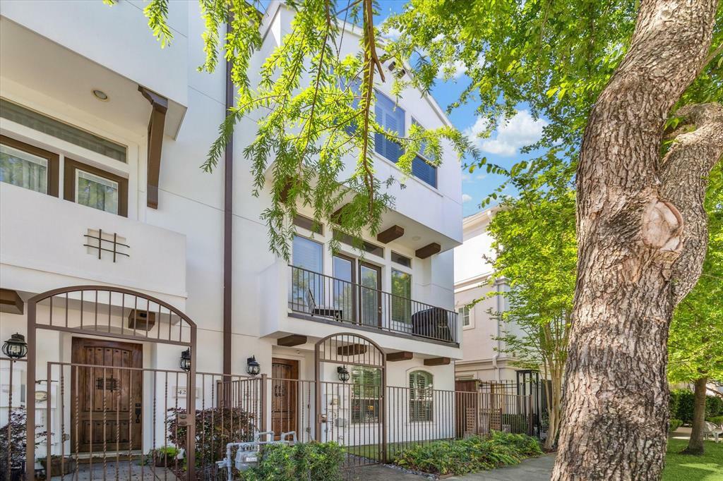 Property Photo: 4237 Feagan Street TX 77007
