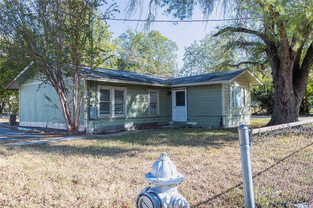 Property Photo: 1343 Hidalgo Street TX 78155